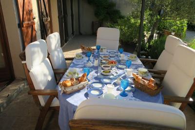 Petit déjeuner terrasse - Agrandir l'image 3 sur 5, fenêtre modale